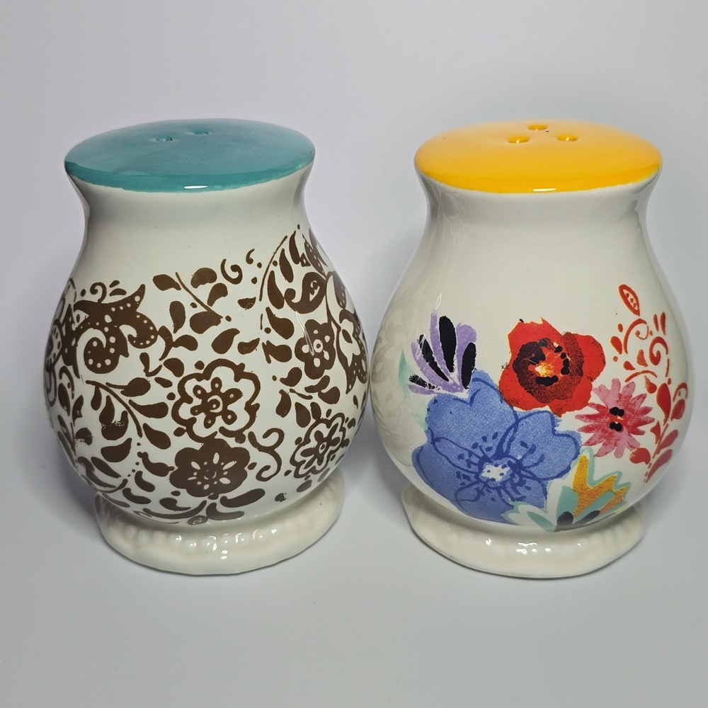 The Pioneer Woman Salt And Pepper Shakers